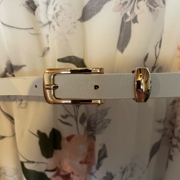 White floral Suzy Shier dress with belt - Picture 3 of 5